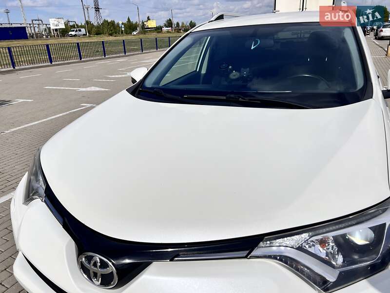Внедорожник / Кроссовер Toyota RAV4 2018 в Нововолынске фото 32 Внедорожник / Кроссовер Toyota RAV4 2018 в Нововолынске