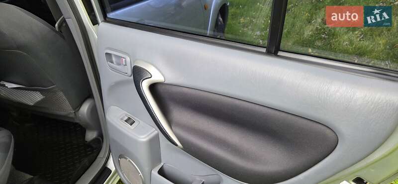 Внедорожник / Кроссовер Toyota RAV4 2003 в Одессе фото 14 Внедорожник / Кроссовер Toyota RAV4 2003 в Одессе