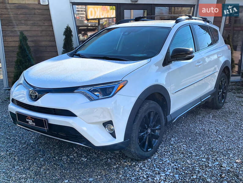 Позашляховик / Кросовер Toyota RAV4 2018 в Івано-Франківську