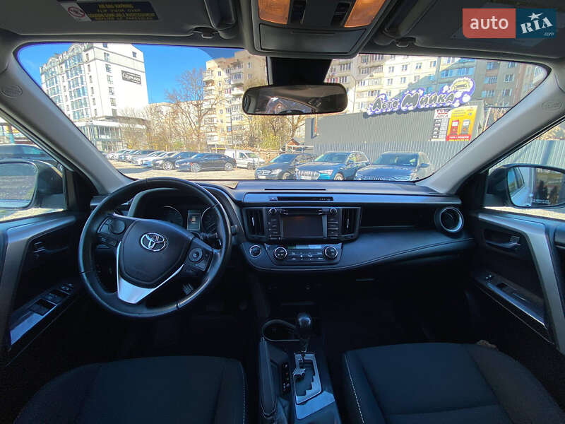 Позашляховик / Кросовер Toyota RAV4 2018 в Івано-Франківську