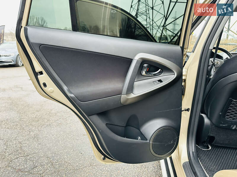 Внедорожник / Кроссовер Toyota RAV4 2009 в Харькове