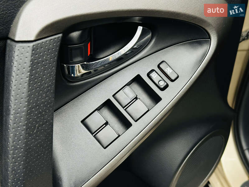 Внедорожник / Кроссовер Toyota RAV4 2009 в Харькове