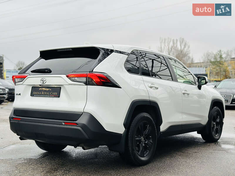 Внедорожник / Кроссовер Toyota RAV4 2021 в Харькове