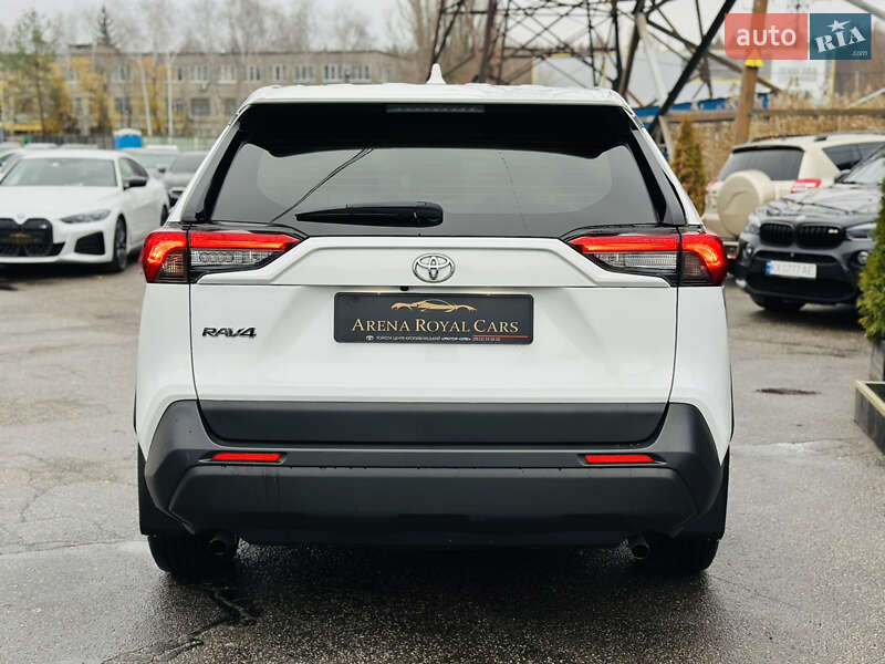Внедорожник / Кроссовер Toyota RAV4 2021 в Харькове
