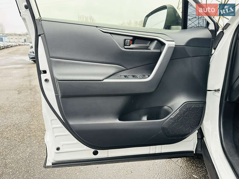 Внедорожник / Кроссовер Toyota RAV4 2021 в Харькове