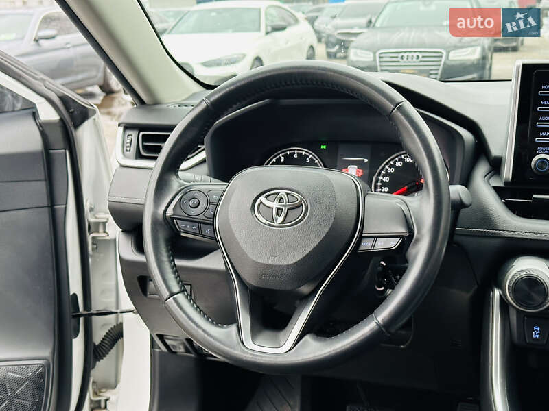 Внедорожник / Кроссовер Toyota RAV4 2021 в Харькове