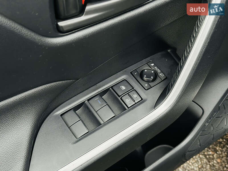 Внедорожник / Кроссовер Toyota RAV4 2021 в Харькове