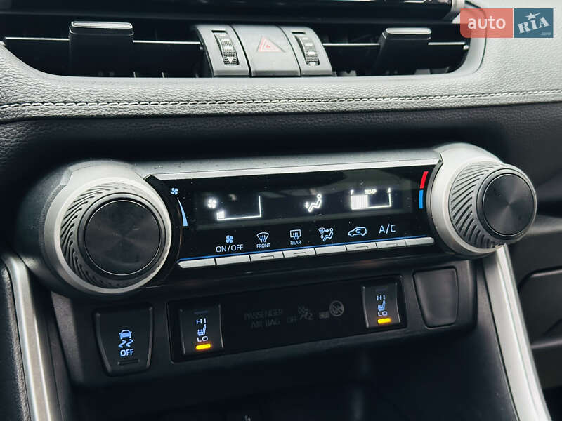 Внедорожник / Кроссовер Toyota RAV4 2021 в Харькове