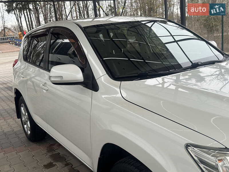 Внедорожник / Кроссовер Toyota RAV4 2011 в Виннице