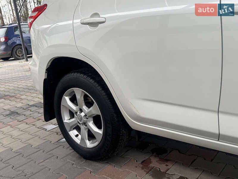 Внедорожник / Кроссовер Toyota RAV4 2011 в Виннице