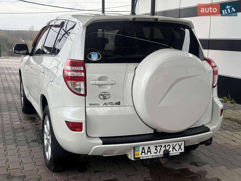 Внедорожник / Кроссовер Toyota RAV4 2011 в Виннице