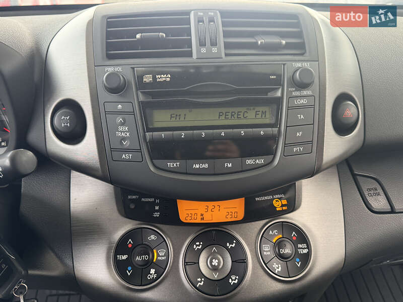 Внедорожник / Кроссовер Toyota RAV4 2011 в Виннице