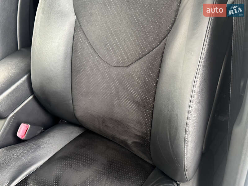 Внедорожник / Кроссовер Toyota RAV4 2011 в Виннице