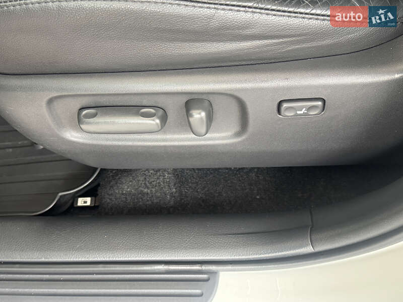 Внедорожник / Кроссовер Toyota RAV4 2011 в Виннице