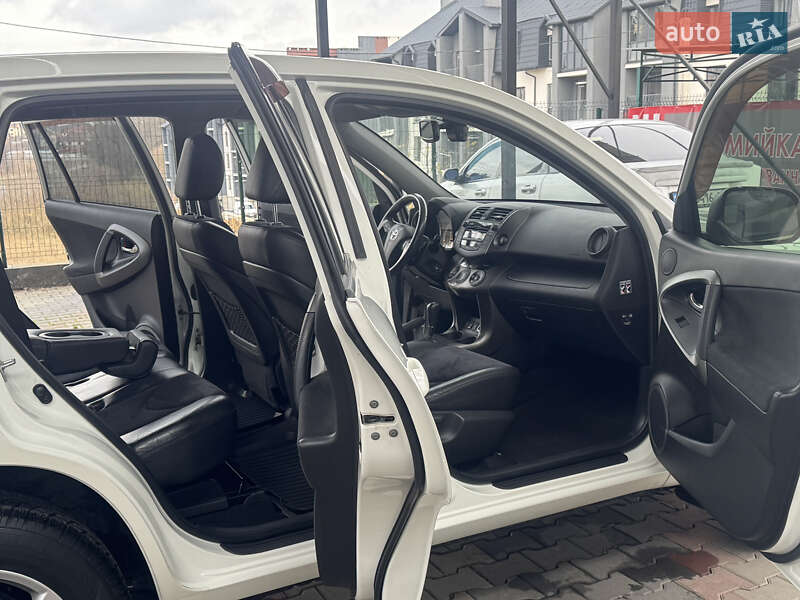 Внедорожник / Кроссовер Toyota RAV4 2011 в Виннице