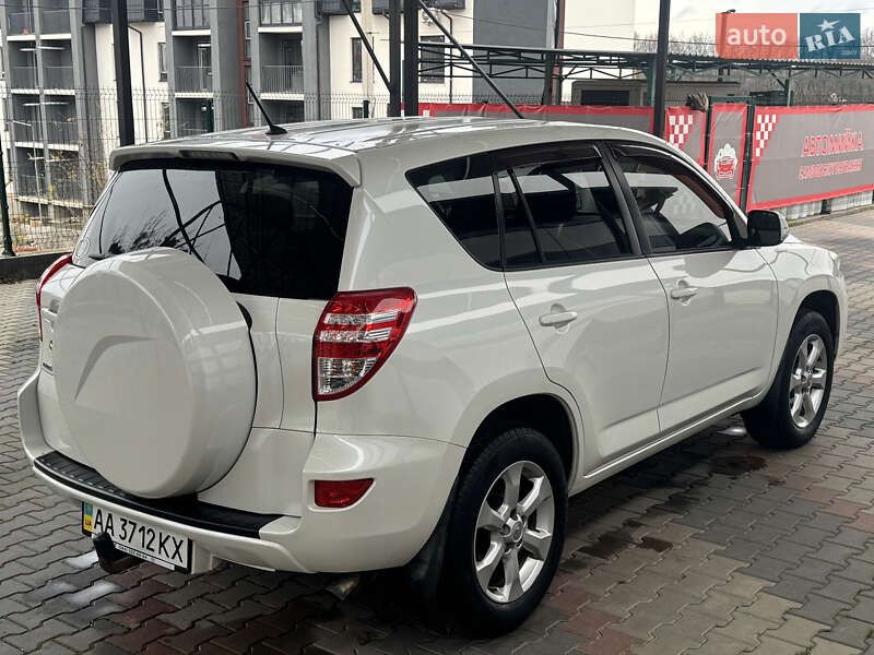 Внедорожник / Кроссовер Toyota RAV4 2011 в Виннице