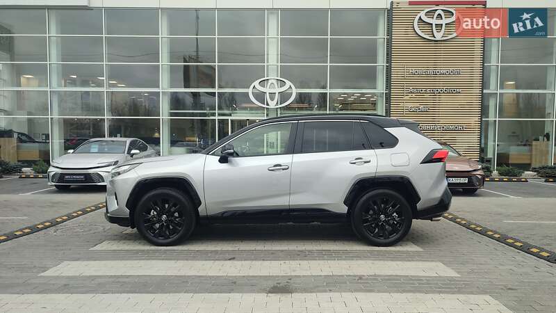 Внедорожник / Кроссовер Toyota RAV4 2024 в Киеве