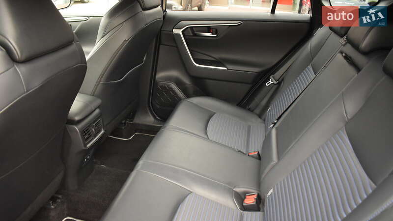 Внедорожник / Кроссовер Toyota RAV4 2020 в Житомире