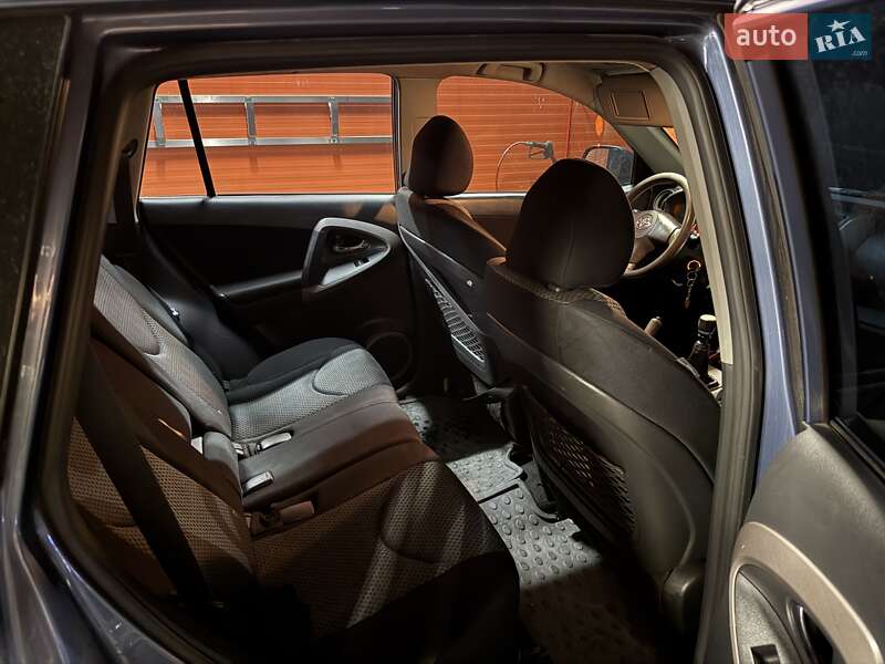 Позашляховик / Кросовер Toyota RAV4 2007 в Харкові