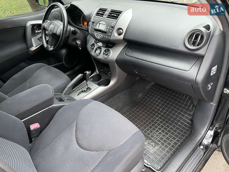 Внедорожник / Кроссовер Toyota RAV4 2008 в Киеве