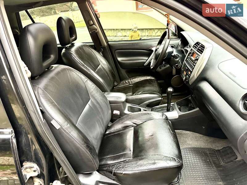 Внедорожник / Кроссовер Toyota RAV4 2005 в Солотвине