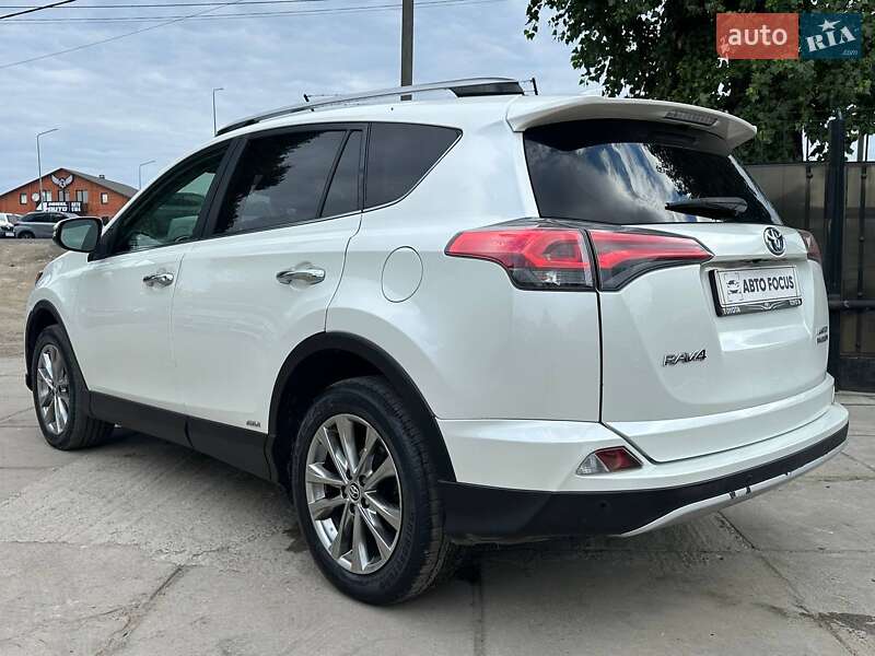 Внедорожник / Кроссовер Toyota RAV4 2017 в Киеве