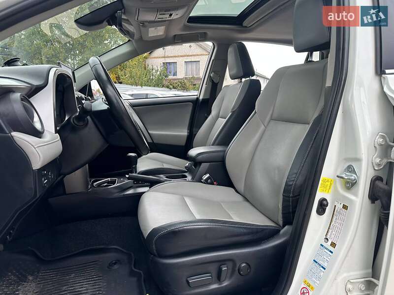 Внедорожник / Кроссовер Toyota RAV4 2017 в Киеве