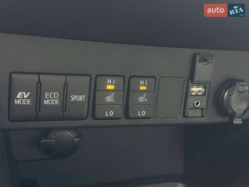 Внедорожник / Кроссовер Toyota RAV4 2017 в Киеве