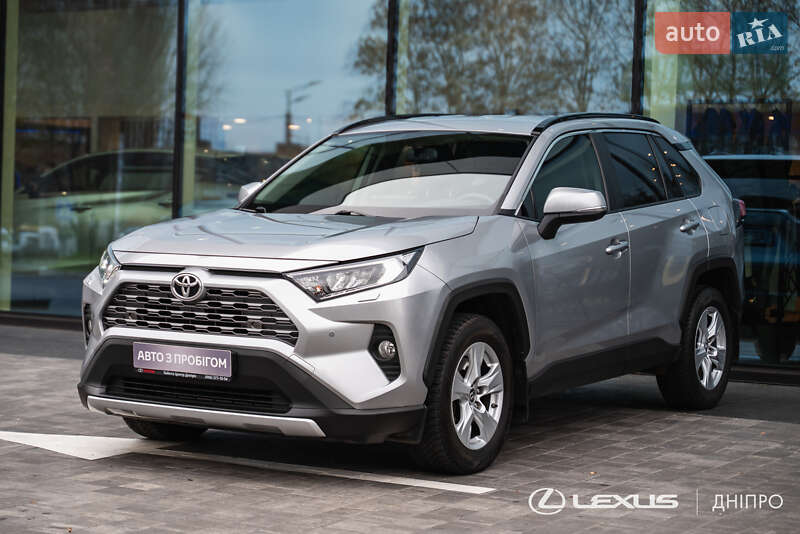 Внедорожник / Кроссовер Toyota RAV4 2019 в Днепре