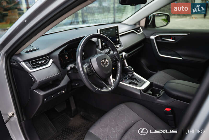 Внедорожник / Кроссовер Toyota RAV4 2019 в Днепре