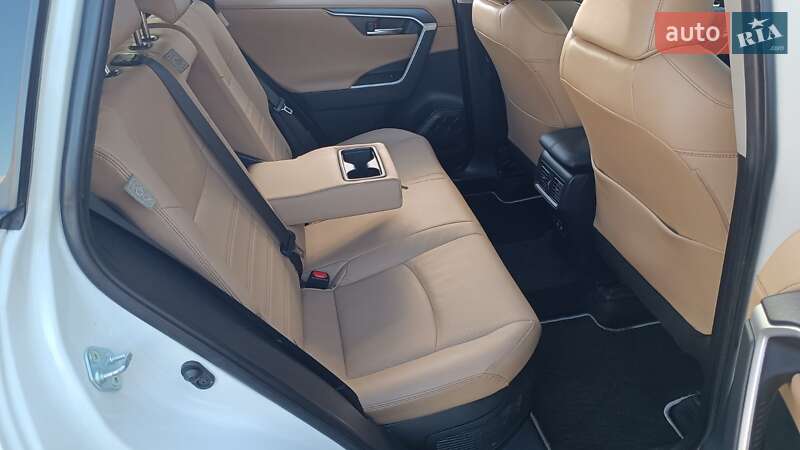 Внедорожник / Кроссовер Toyota RAV4 2019 в Киеве