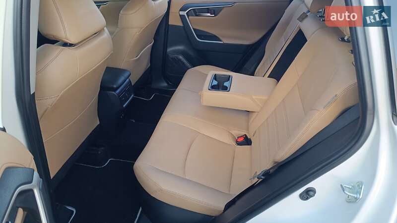 Внедорожник / Кроссовер Toyota RAV4 2019 в Киеве