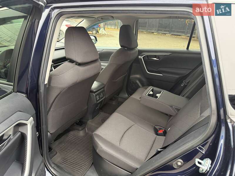 Внедорожник / Кроссовер Toyota RAV4 2020 в Киеве