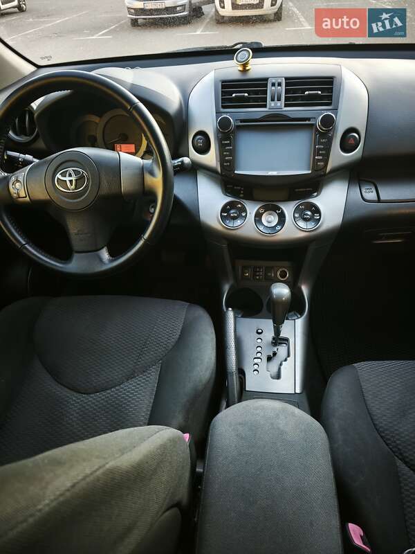 Внедорожник / Кроссовер Toyota RAV4 2006 в Киеве