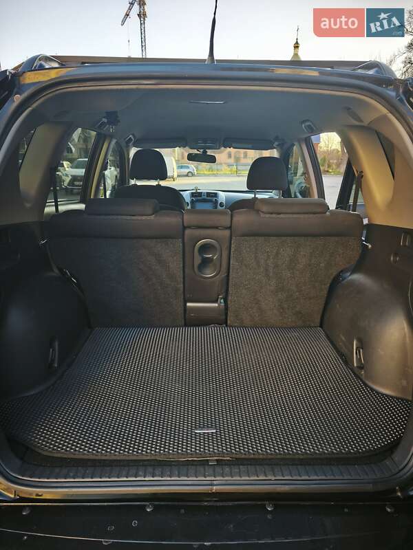 Внедорожник / Кроссовер Toyota RAV4 2006 в Киеве