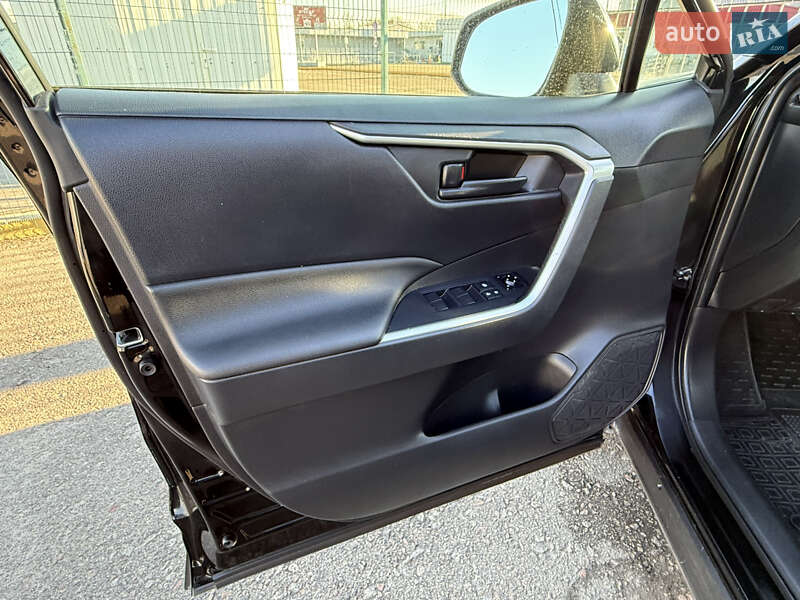 Внедорожник / Кроссовер Toyota RAV4 2018 в Киеве