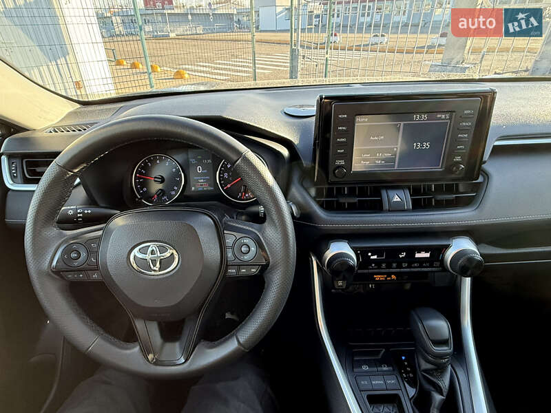 Внедорожник / Кроссовер Toyota RAV4 2018 в Киеве