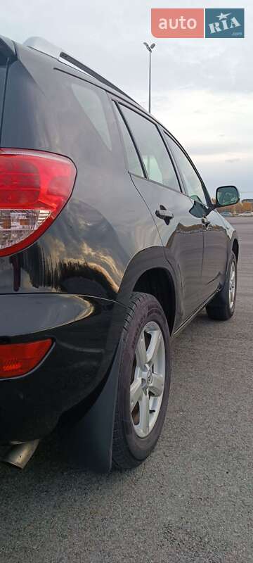 Внедорожник / Кроссовер Toyota RAV4 2005 в Львове