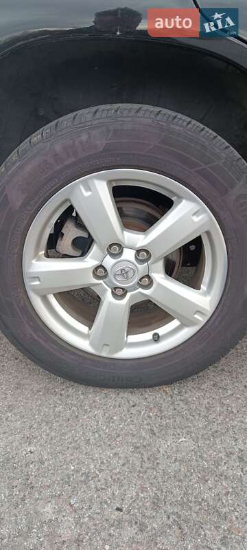 Внедорожник / Кроссовер Toyota RAV4 2005 в Львове