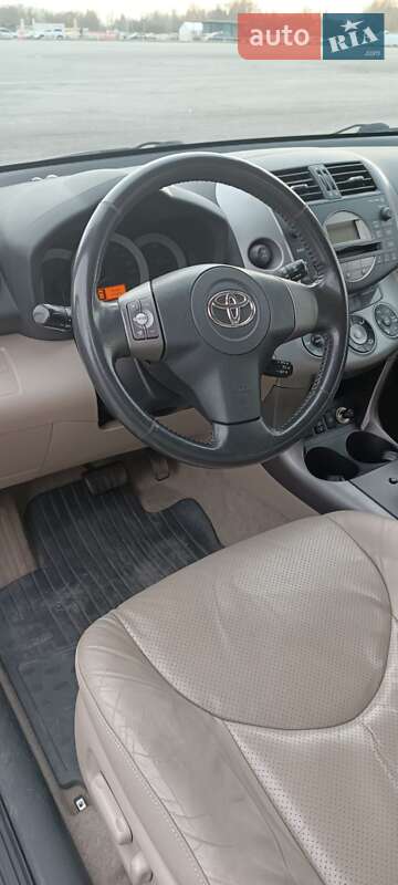 Внедорожник / Кроссовер Toyota RAV4 2005 в Львове