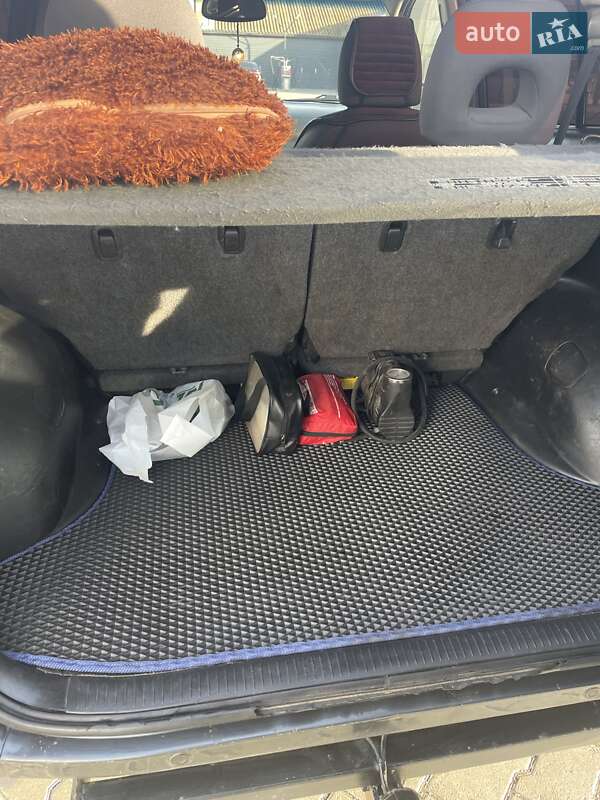 Внедорожник / Кроссовер Toyota RAV4 2005 в Звягеле