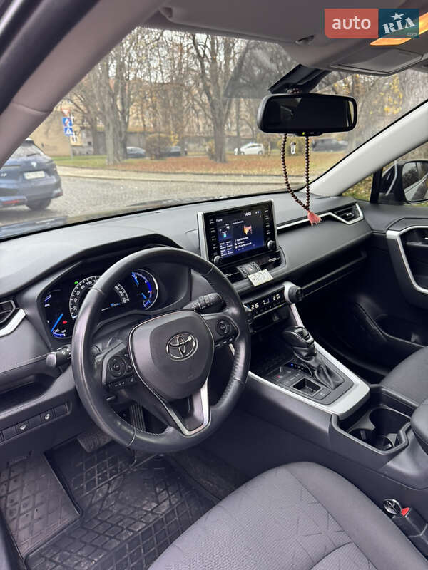 Внедорожник / Кроссовер Toyota RAV4 2019 в Ужгороде