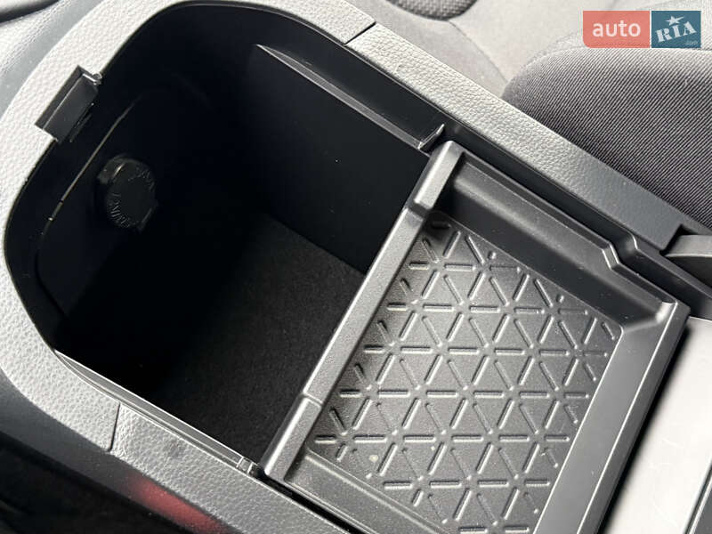 Внедорожник / Кроссовер Toyota RAV4 2019 в Харькове фото 44 Внедорожник / Кроссовер Toyota RAV4 2019 в Харькове