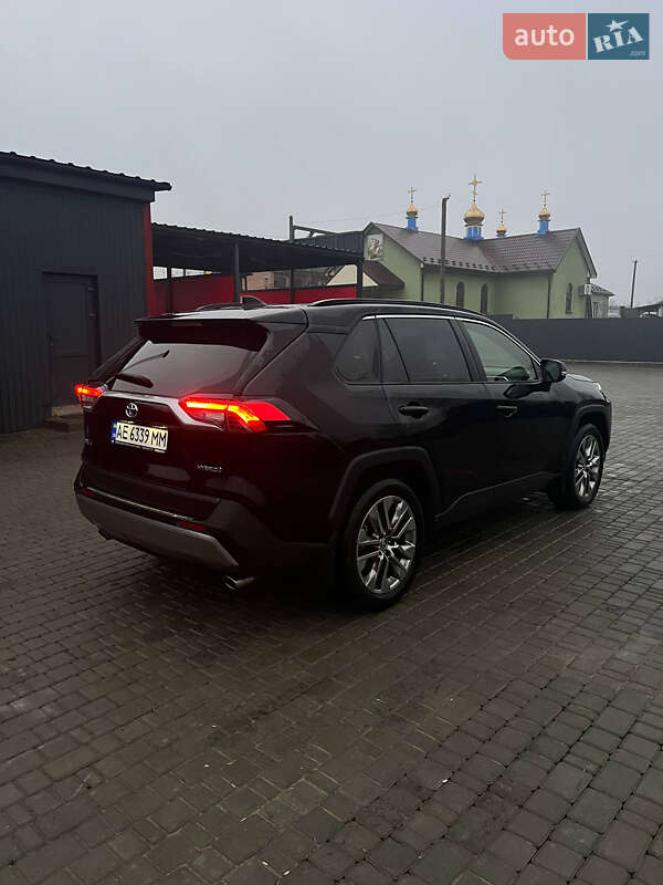 Внедорожник / Кроссовер Toyota RAV4 2024 в Первомайске