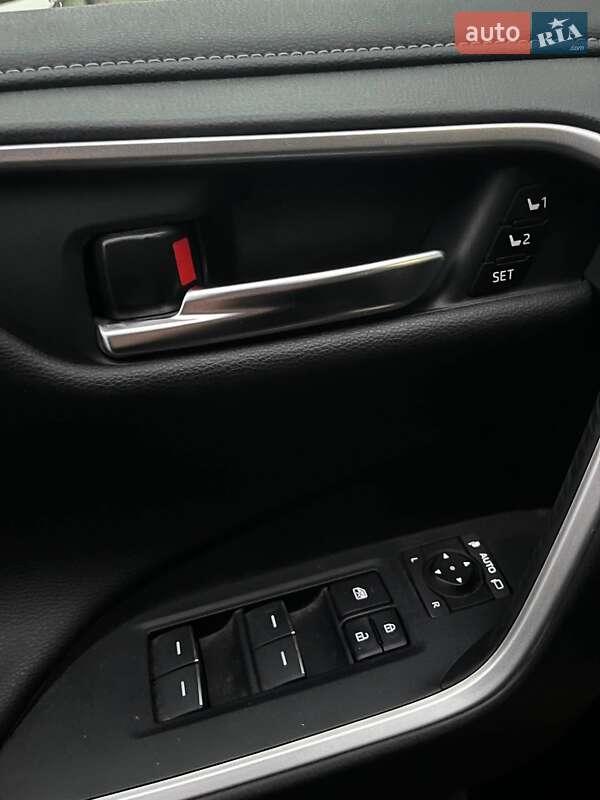 Внедорожник / Кроссовер Toyota RAV4 2024 в Первомайске