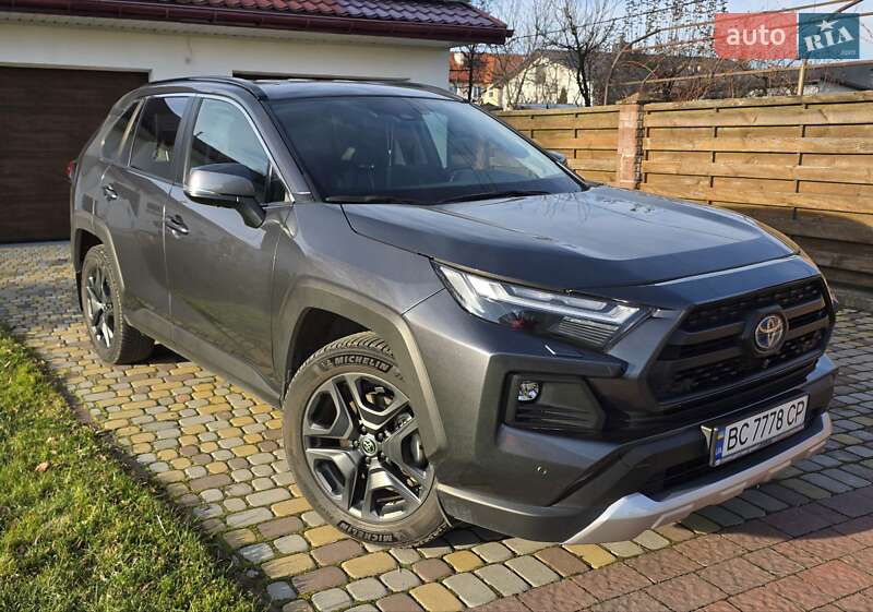 Внедорожник / Кроссовер Toyota RAV4 2023 в Львове
