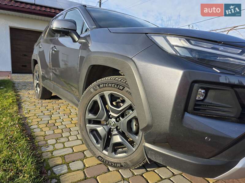 Внедорожник / Кроссовер Toyota RAV4 2023 в Львове