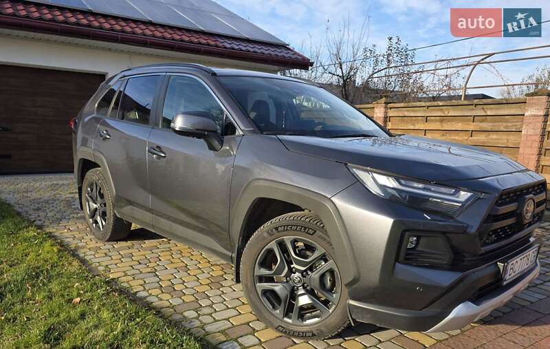 Внедорожник / Кроссовер Toyota RAV4 2023 в Львове