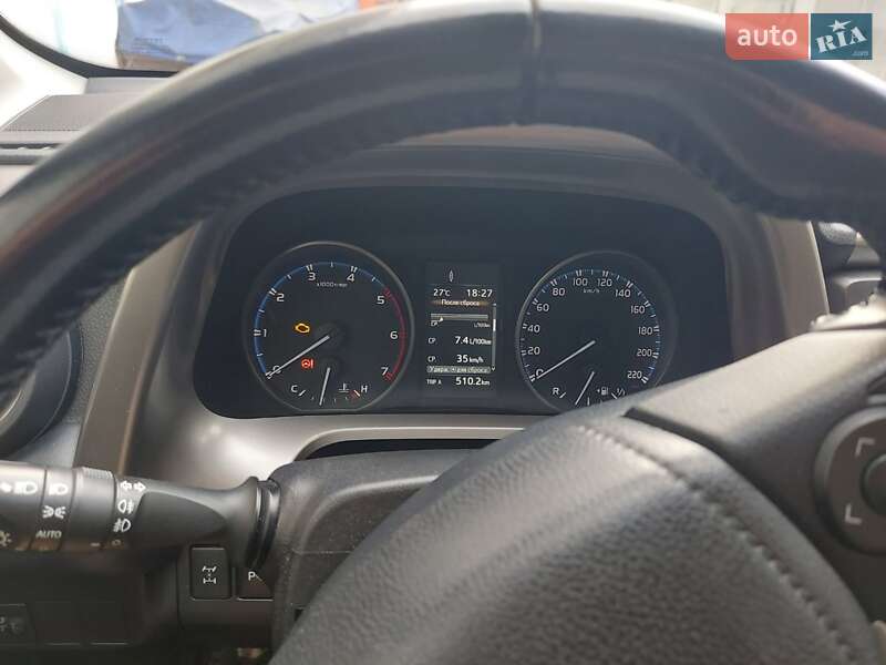 Позашляховик / Кросовер Toyota RAV4 2017 в Києві