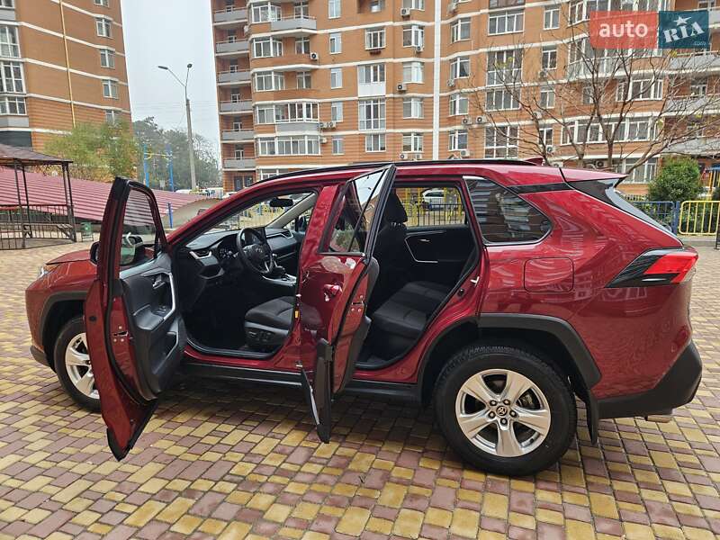Внедорожник / Кроссовер Toyota RAV4 2021 в Одессе